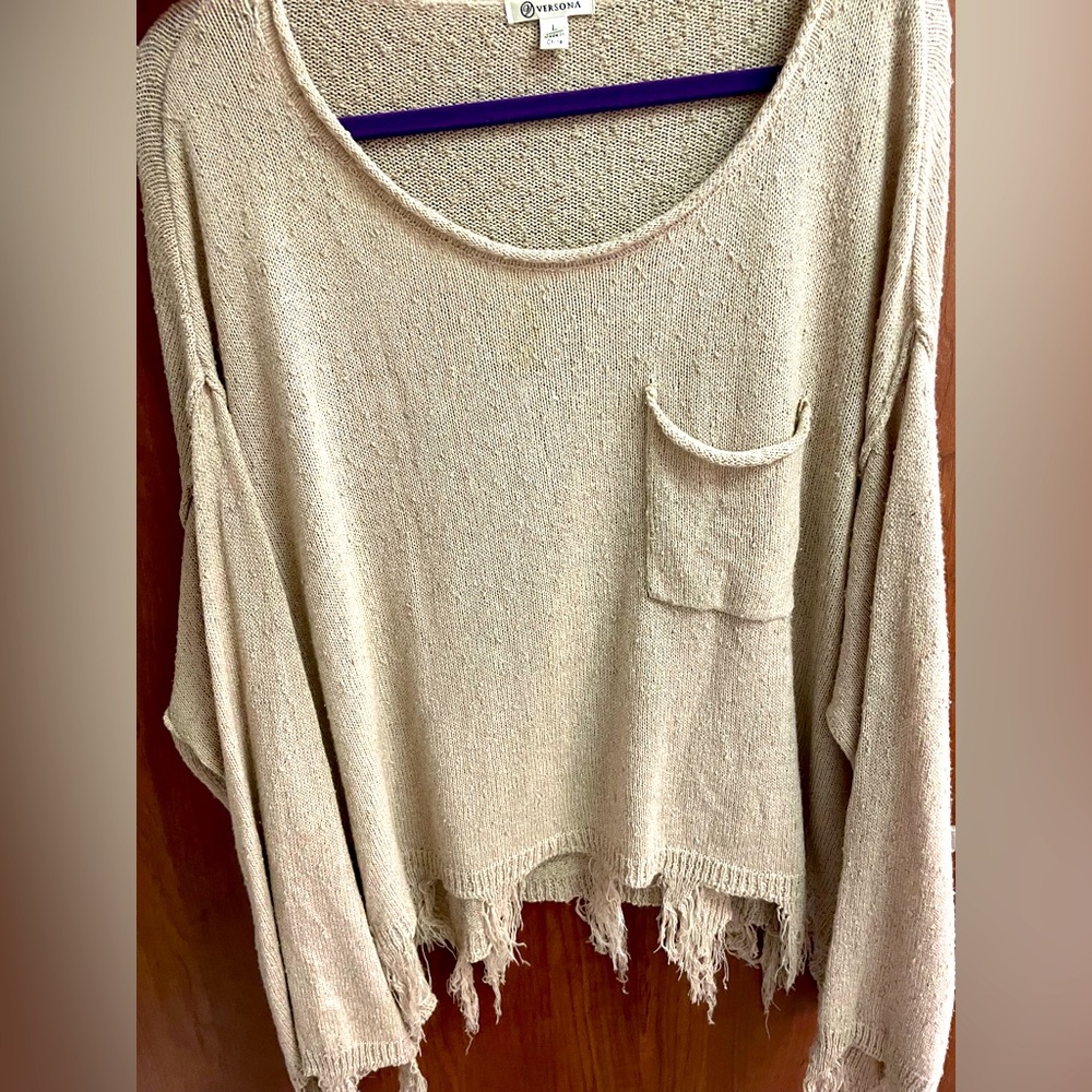 Versona sweater never worn. Stylish and modern. Oversized